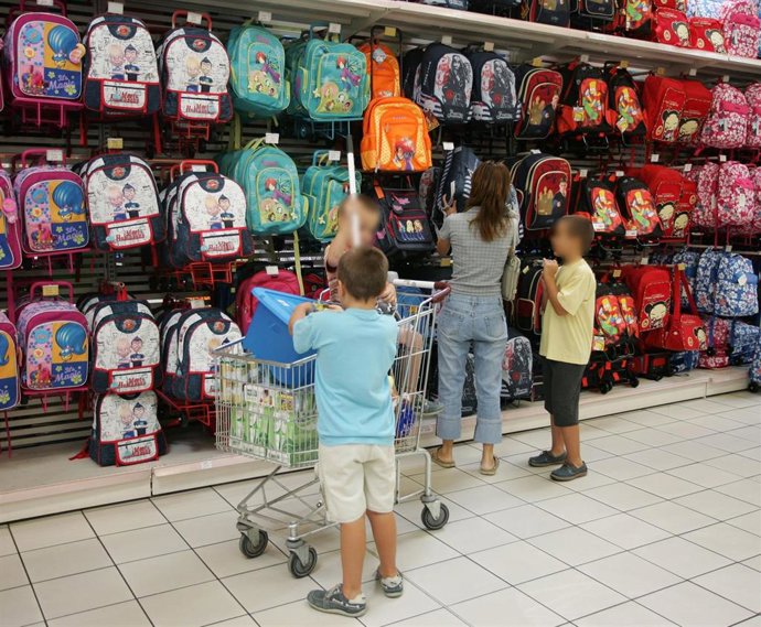Archivo - Vuelta al cole. Libros. Material Escolar. Compras. Colegio. Niños. 