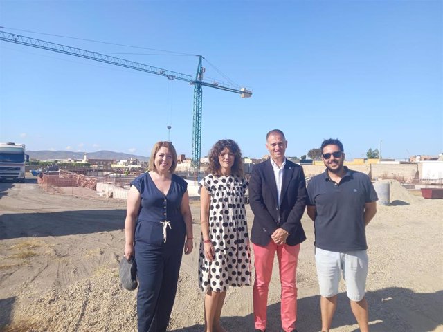 Antonio Jiménez visita las obras en el CEIP Concordia de Campohermoso, en Almería