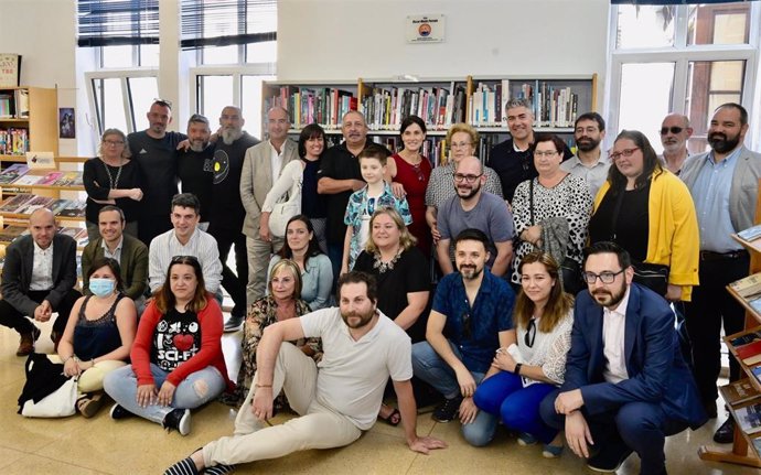 La Biblioteca Municipal De Santander Ha Inaugurado Este Jueves En Su Tebeoteca Una Placa En Recuerdo Del Propietario De La Librería Nexus Y Difusor Del Mundo Del Cómic Óscar Muñiz, Fallecido En 2021, A Los 48 Años, En Un Acto Que Ha Contado Con La Pres