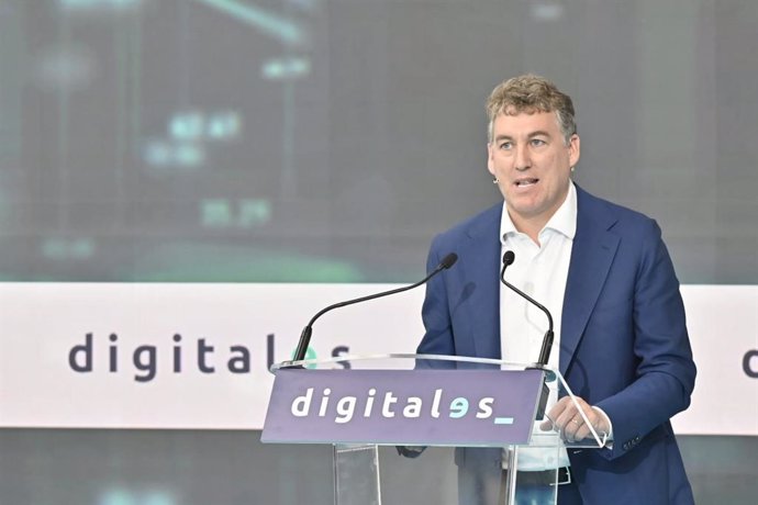 El consejero delegado de Vodafone España, Colman Deegan, durante su intervención en la segunda jornada del 2022summit DigitalEs, que se celebra este jueves en la sede de la Universidad de Navarra en Madrid