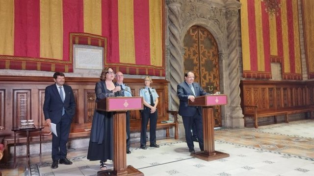 Rueda de prensa de la alcaldesa de Barcelona Ada Colau y el conseller Joan Ignasi Elena tras la Junta Local de Seguridad del jueves 7 de julio de 2022.