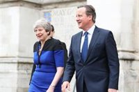 Downing Street suma una nueva salida por la puerta de atrás con la dimisión de Johnson