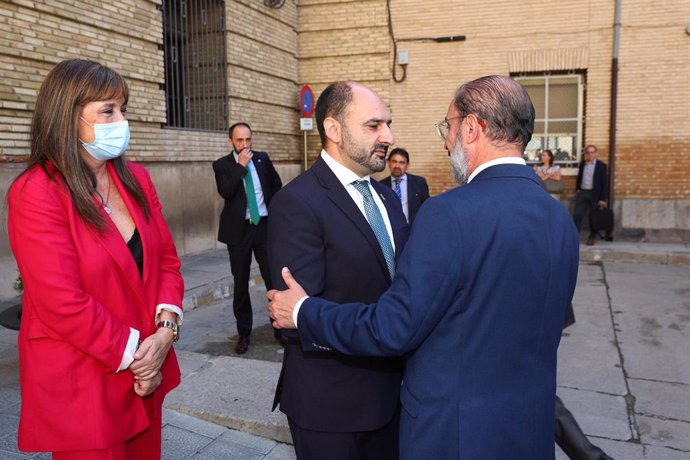 El presidente del Gobierno de Aragón, Javier Lambán, ha visitado Barbastro junto con la consejera de Sanidad, Sira Repollés.