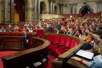 El Parlament se compromete con los derechos LGTBI y con "erradicar discursos de odio" en la Cámara