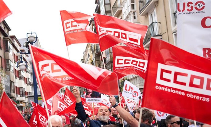 Archivo - Banderines de CCOO en una imagen de archivo.