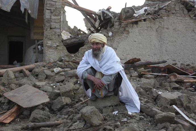 Imagen de archivo de un afgano tras el terremoto de junio de 2022. 