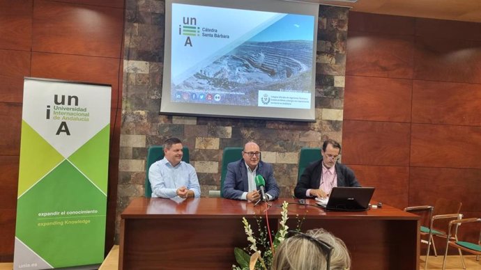 La Universidad Internacional de Andalucía (UNIA) y los Colegios Oficiales de Ingenieros Técnicos y Grados en Minas y Energía con implantación territorial en Andalucía han presentado en Huelva la nueva Cátedra Santa Bárbara.