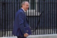 El viceprimer ministro no aspirará a suceder a Johnson en Downing Street