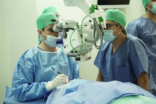 Oftalvist implanta en el ojo la primera lente telescópica en España