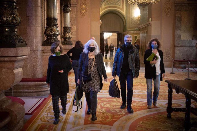 Archivo - (I-D) La líder de la CUP en el Parlament, Dolors Sabater;  la portavoz 'cupaire', Eullia Reguant; y los diputados 'cupaires' Carles Riera y Montserrat Vinyets, salen del despacho del president de la Generalitat tras una reunión de la CUP con 