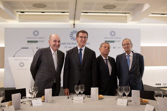 (E-D) L'advocat Miquel Roca; el president del Partit Popular, Alberto Núñez-Feijóo; el comte Javier Godó i l'exministre del PP Josep Piqué