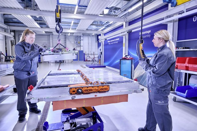 Archivo - Volkswagen inaugura su primera fábrica de baterías para vehículos eléctricos en Salzgitter (Alemania)