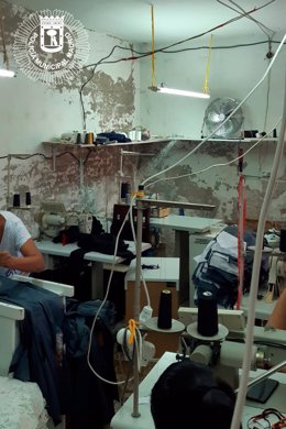 Detenido el encargado de un tallar clandestino de costura en Carabanchel por explotar laboralmente a 9 mujeres