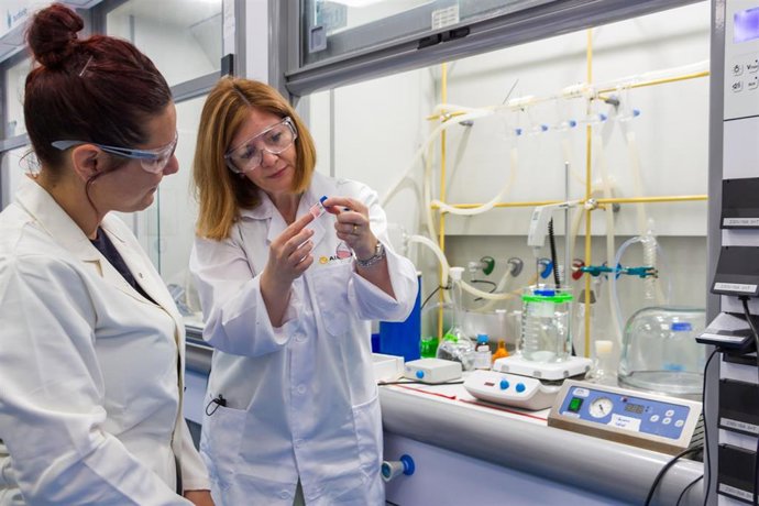 Archivo - Investigadoras en Instituto Tecnológico