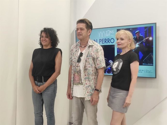 La consellera de Territorio del Consell de Mallorca, Maria Antnia Garcías, el músico Santiago Auserón, y la cordirectora de Fonart, Ana Espina.