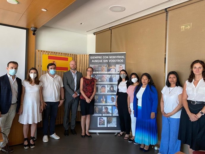 Reunión de familiares del Villa de Pitanxo con autoridades canadienses