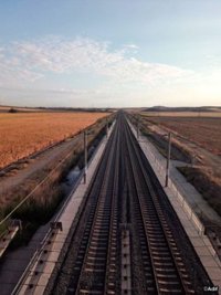Una incidencia por un incendio en las vías afecta a los AVE de Madrid a Andalucía