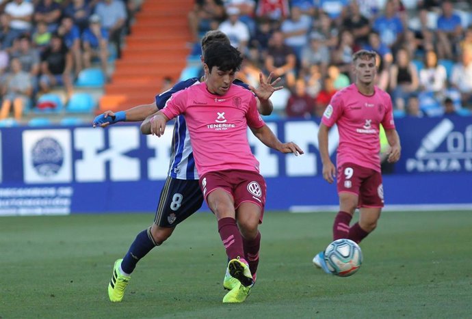 Archivo - Borja Lasso of Tenerife in action during Liga SmartBank Spanish championship football match between Ponferradina and Tenerife, September 01th, El Toralin stadium,Ponferrada, Leon, Spain.