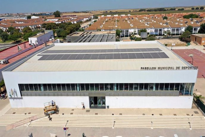 Culmina la instalación de la planta fotovoltaica de Fundación Acciona en San Juan del Puerto.