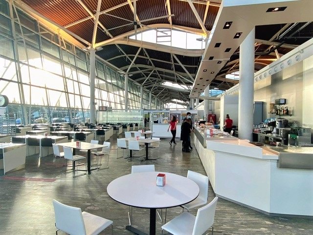 Archivo - El aeropuerto de Zaragoza estrena cafetería en el hall de salidas