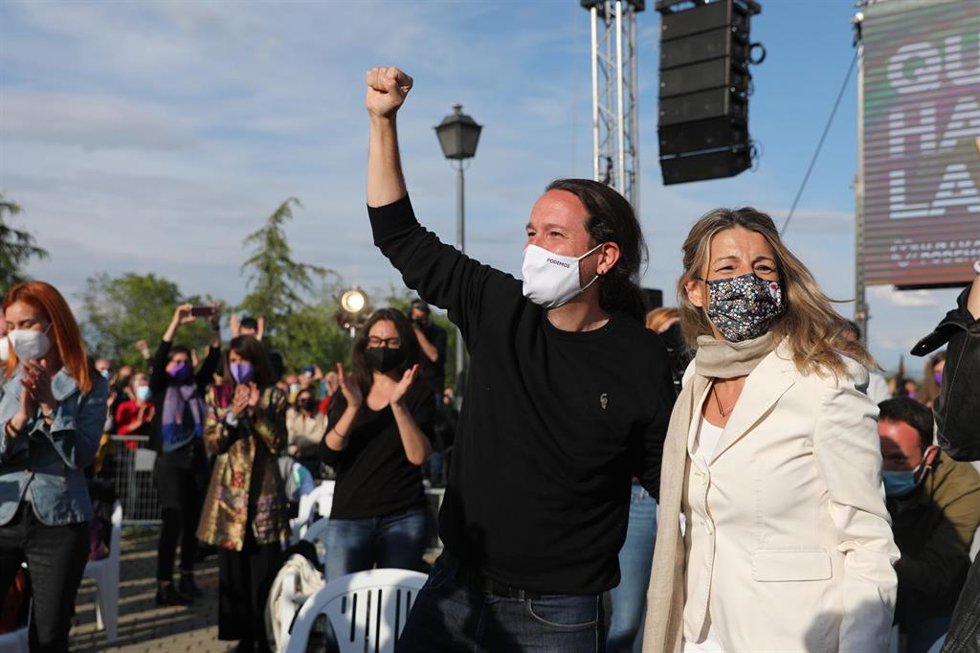 Archivo - El candidato de Unidas Podemos a la presidencia de la Comunidad de Madrid y secretario general de Podemos, Pablo Iglesias y la vicepresidenta tercera y ministra de Trabajo, Yolanda Díaz durante el acto de cierre de campaña del partido en el an
