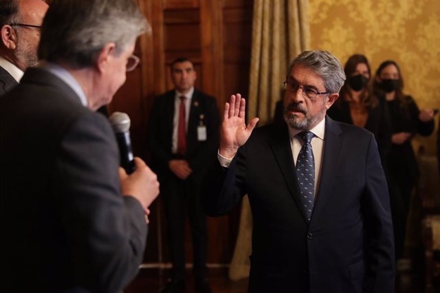 El presidente de Ecuador, Guillermo Lasso, toma juramento a José Ruales como nuevo ministro de Sanidad