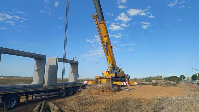 Adif interrumpirá el tráfico en la línea Sevilla-Huelva entre el 8 y 11 de julio por obras en diferentes puntos de la vía.