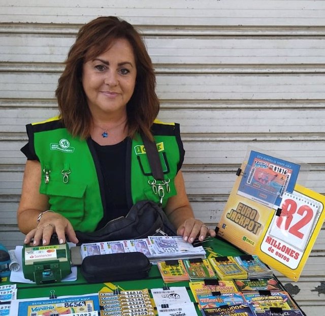 Josefa Muñoz, vendedora de la ONCE de Torremolinos, donde el sorteo del 7 de julio dejó 350.000 euros.