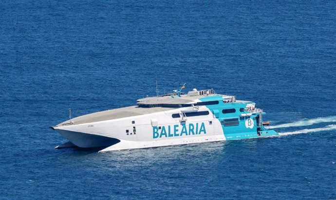 Archivo - Flota de la compañia naviera Balearia atracada en el puerto de Barcelona. Barco Jaume III.