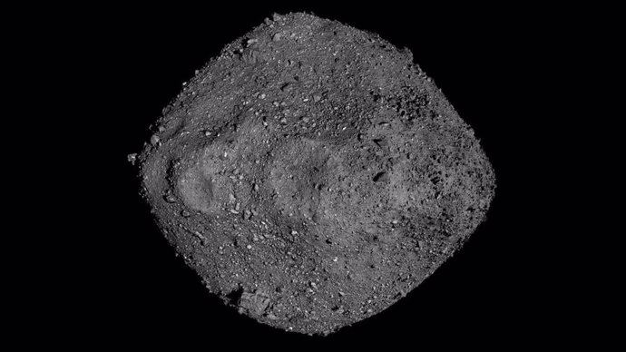 Los datos de la nave espacial OSIRIS-REx de la NASA indican casi el doble del espacio vacío cerca de su superficie en comparación con el cuerpo en general.