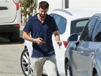 Gerard Piqué, de visita en el domicilio familiar con Shakira y sus hijos