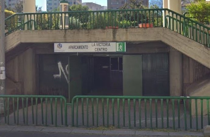 Acceso peatonal al aparcamiento donde ocurrieron los hechos