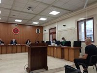 Suspenden por tercera vez el juicio contra un hombre que intentó acuchillar a su expareja y a un vecino