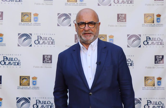 El presidente de la Spain Film Commission, Carlos Rosado, durante su participación en los cursos de verano de la Universidad Pablo de Olavide (UPO) en Carmona (Sevilla).