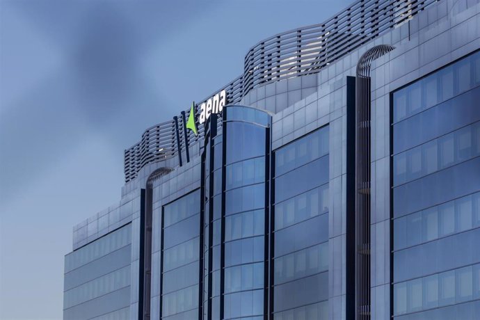 Archivo - Fachada del Edificio de Aena Piovera Azul, sede central de la empresa, en Madrid (España) a 24 de febrero de 2020.