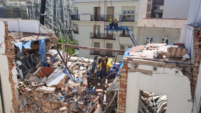 Archivo - Estado de las primeras plantas del edificio que explotó el 6 de mayo en la calle General Pardiñas de Madrid