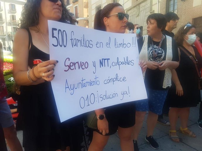 Protesta de los trabajadores del 010 en la Plaza de la Villa
