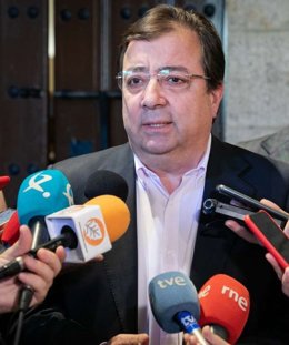 El presidente de la Junta de Extremadura, Guillermo Fernández Vara, en declaraciones a los medios de comunicación tras el Consejo Económico y Social en Plasencia