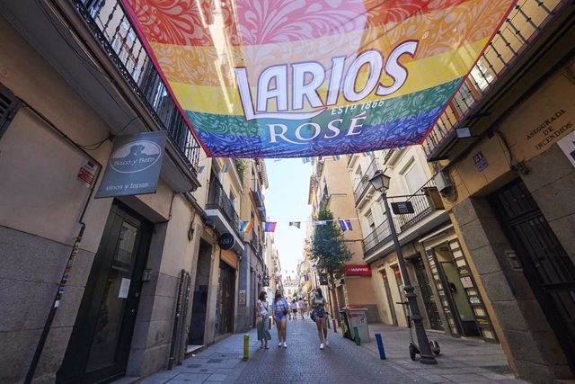 Archivo - Ambiente en Chueca el día que finalizan los festejos del Orgullo 2021, a 4 de julio de 2021, en Madrid, (España).