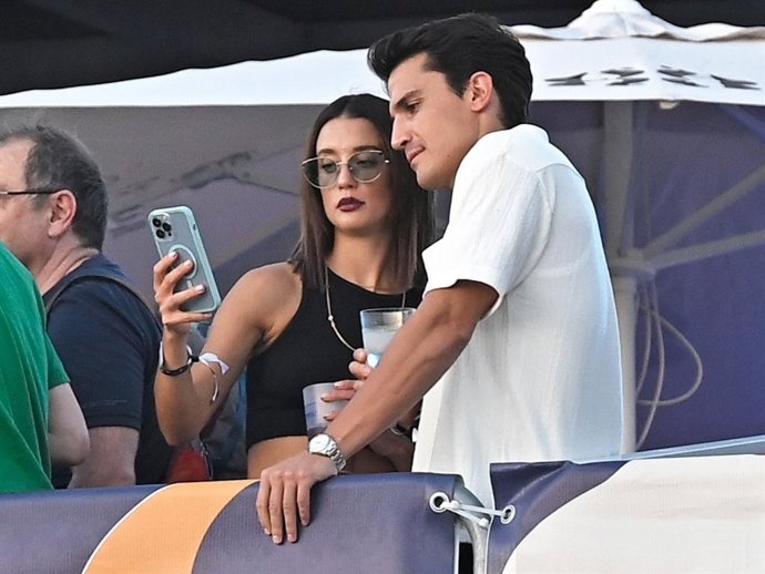 MARÍA PEDRAZA Y ÁLEX GONZÁLEZ