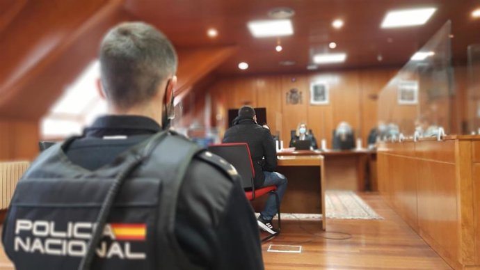 Archivo - Juicio contra el acusado de abusar de una menor de 13 años en el juicio contra él en la Audiencia Provincial de Cantabria