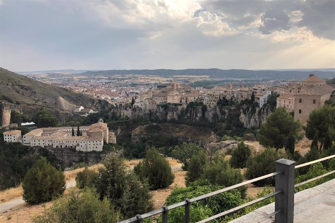 Archivo - Vista panorámica de la ciudad de Cuenca