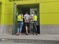 Detenido en Cartagena por atracar a cuatro personas cuando salían del banco amenazándoles con una navaja