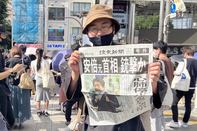 Edición especial del Yomiuri Shimbun tras el asesinato de Shinzo Abe