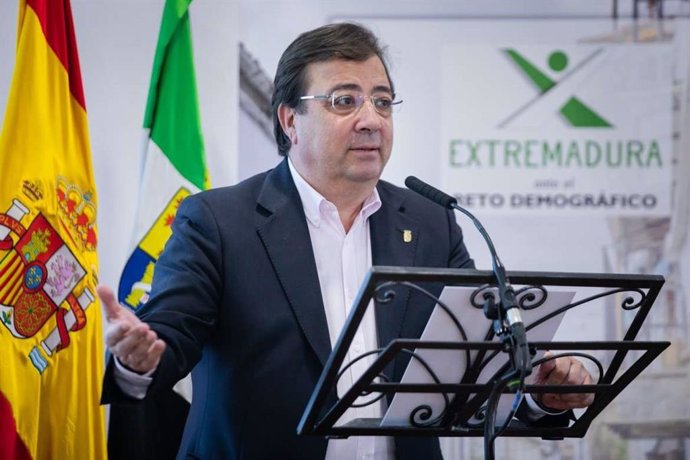 El presidente de la Junta de Extremadura, Guillermo Fernández Vara, en Las Mestas, donde ha participado en el acto de constitución de la Mesa de Población de Extremadura.