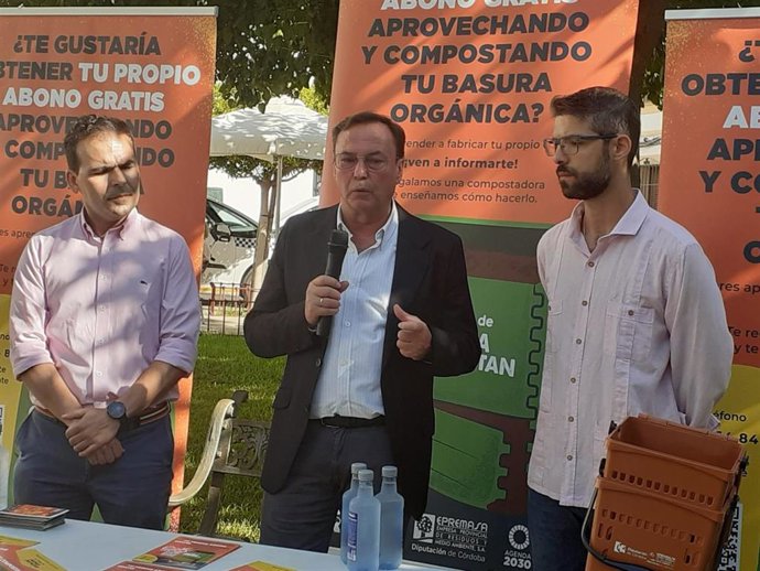 Palomares (centro) participa en la clausura de la campaña piloto por el compostaje doméstico de Epremasa.