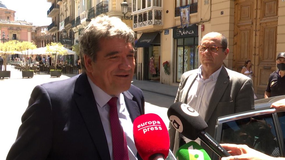Ministro Escrivá desea "suerte" a Yolanda Díaz con su plataforma política