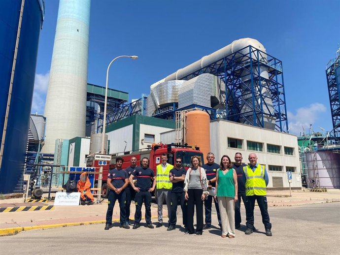 Donación de material de la central térmica de Endesa a Bomberos de Levante, en Almería