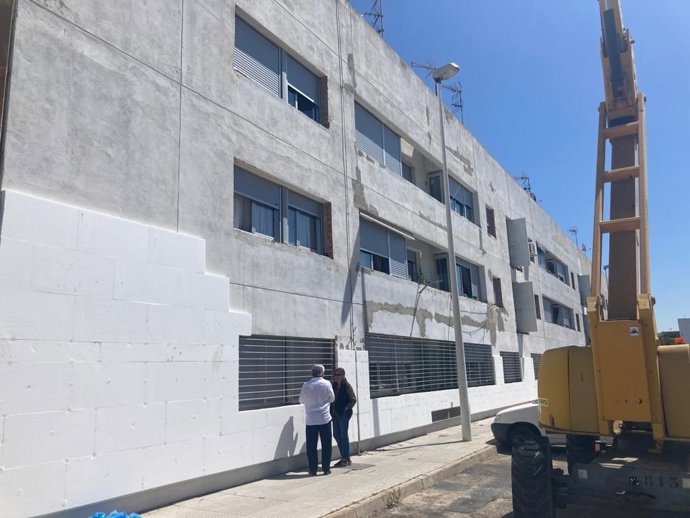 Las obras de eficiencia energética en viviendas de Isla Cristina y Punta Umbría están cercanas al 40%.