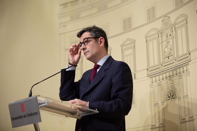 El ministro de la Presidencia, Relaciones con las Cortes y Memoria Democrática, Félix Bolaños, comparece tras una reunión, en el Palau de la Generalitat, a 8 de julio de 2022, en Barcelona, Cataluña (España). El ministro se ha reunido con la consellera 